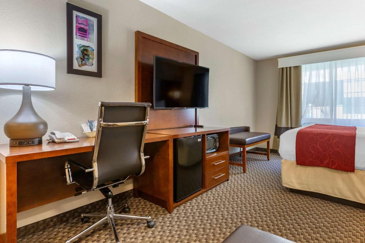 Comfort Suites Phoenix Airport Tempe Bagian luar foto