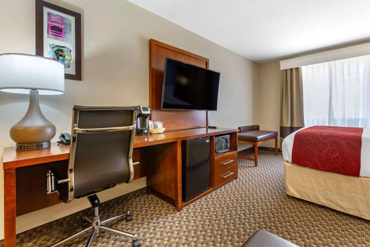 Comfort Suites Phoenix Airport Tempe Bagian luar foto